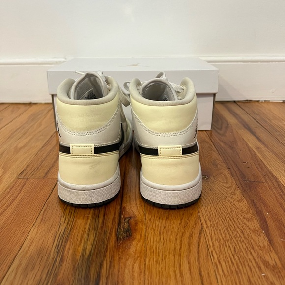Air Jordan 1 - Mid coconut milk/black - Picture 8 of 10